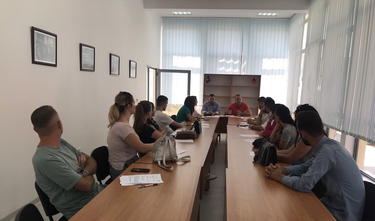 Gjilani debaton për fuqizimin e rinisë