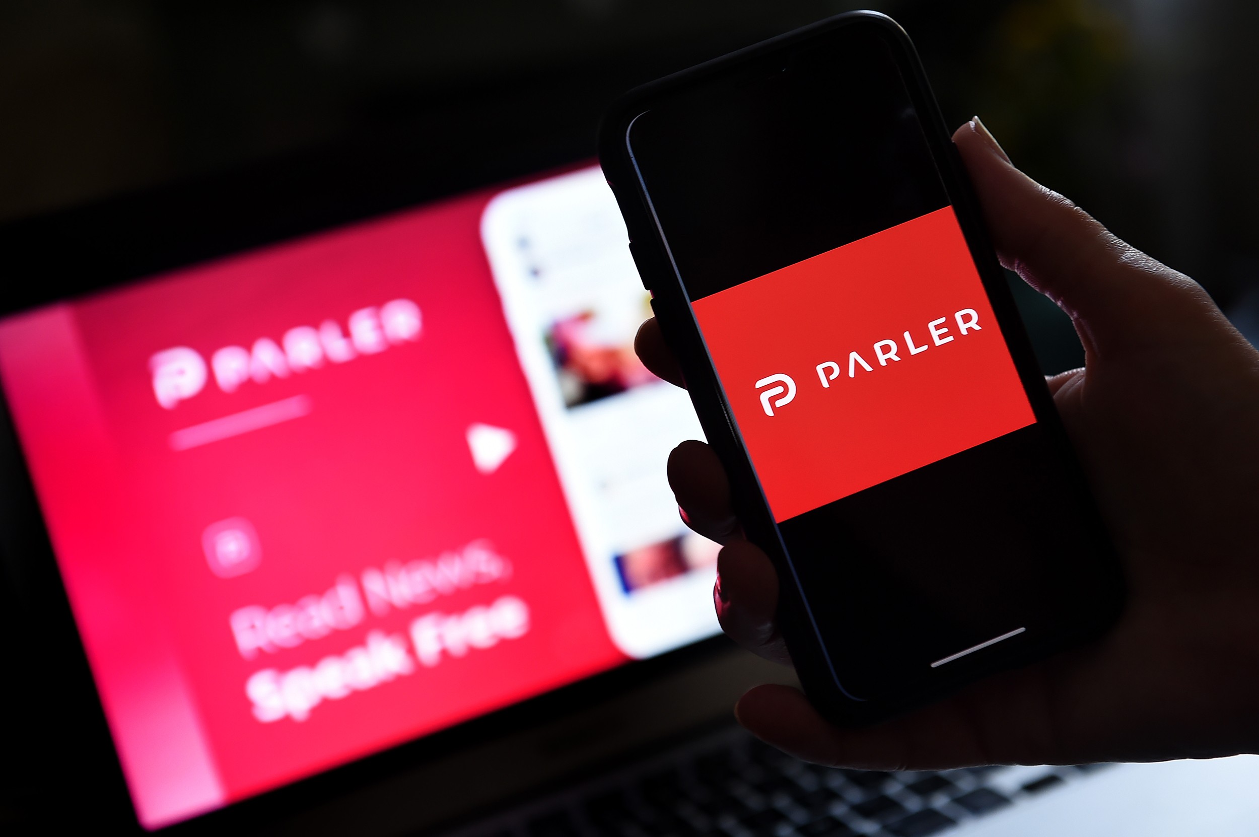 Google tërheq Parler nga dyqani i aplikacioneve