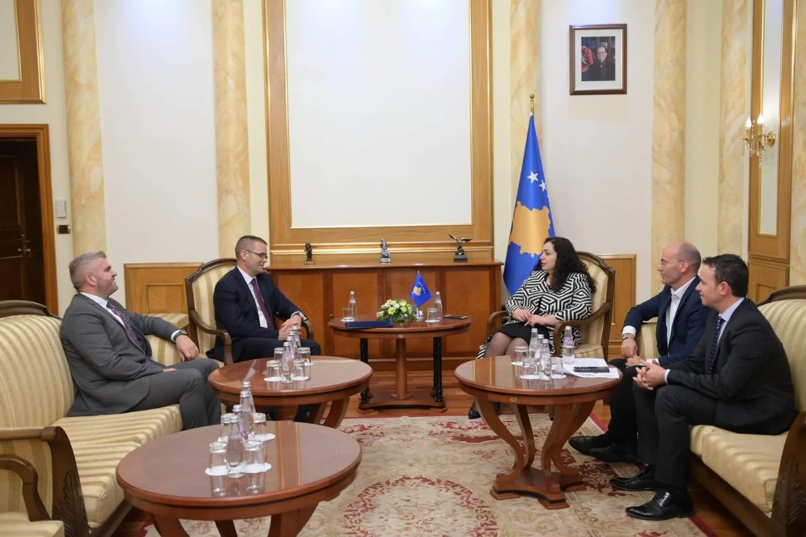 Guvernatori Mehmeti njoftuar Kryetaren Osmani për zhvillimet në sektorin financiar