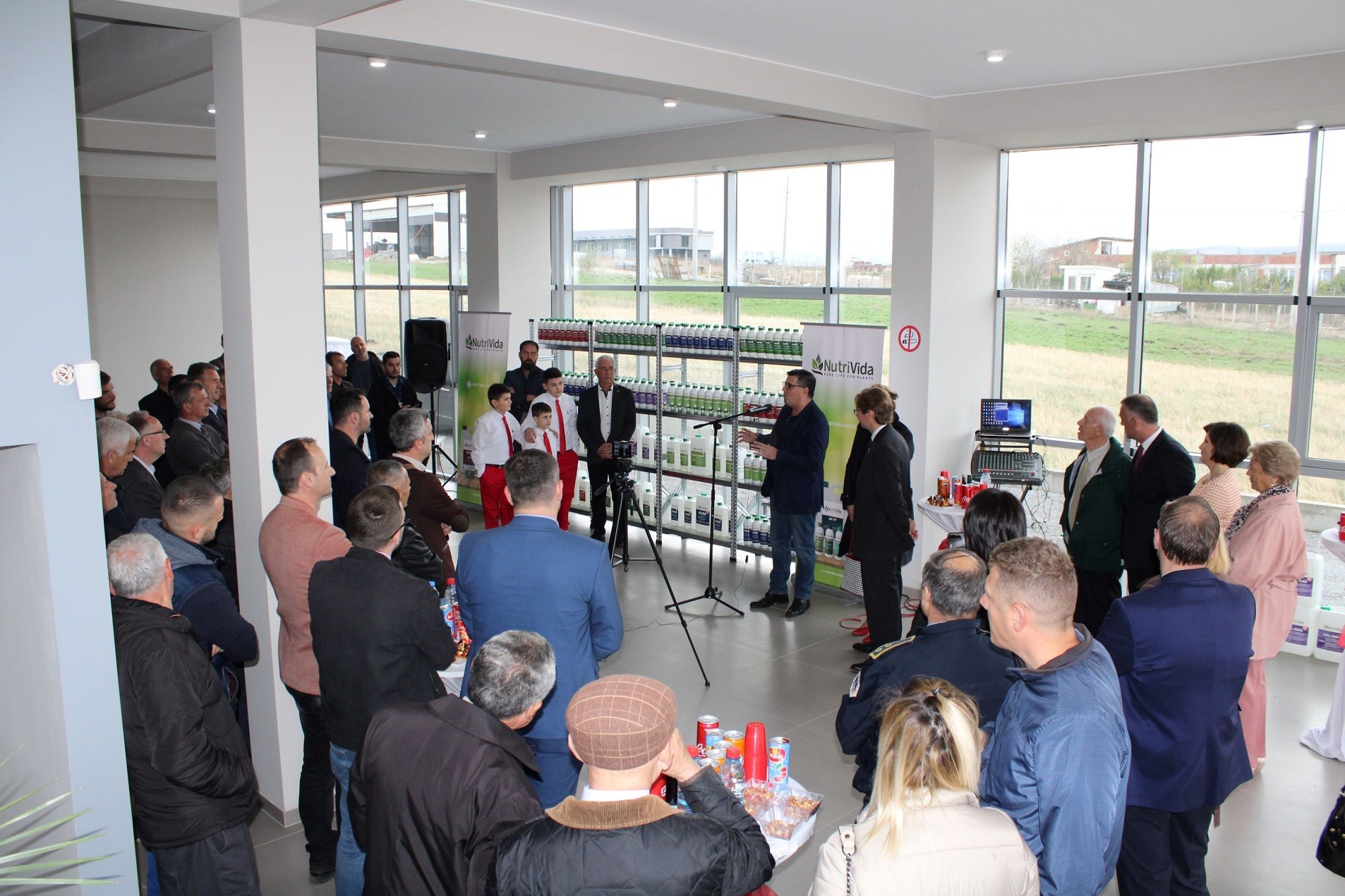 Hapet fabrika kanadeze e plehrave artificial