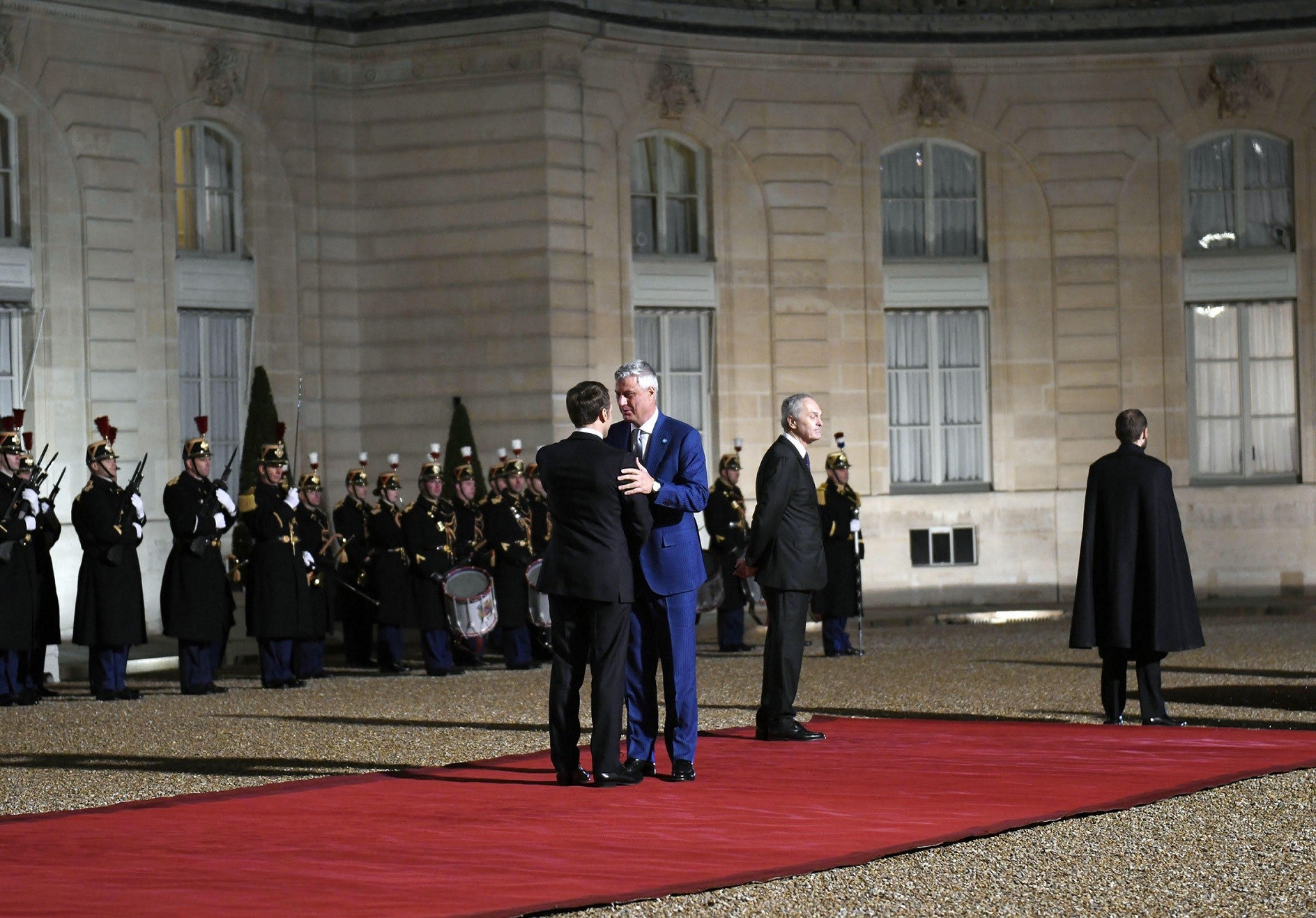 Presidenti Thaçi merr pjesë në seancën plenare të Forumit të Paqes në Paris