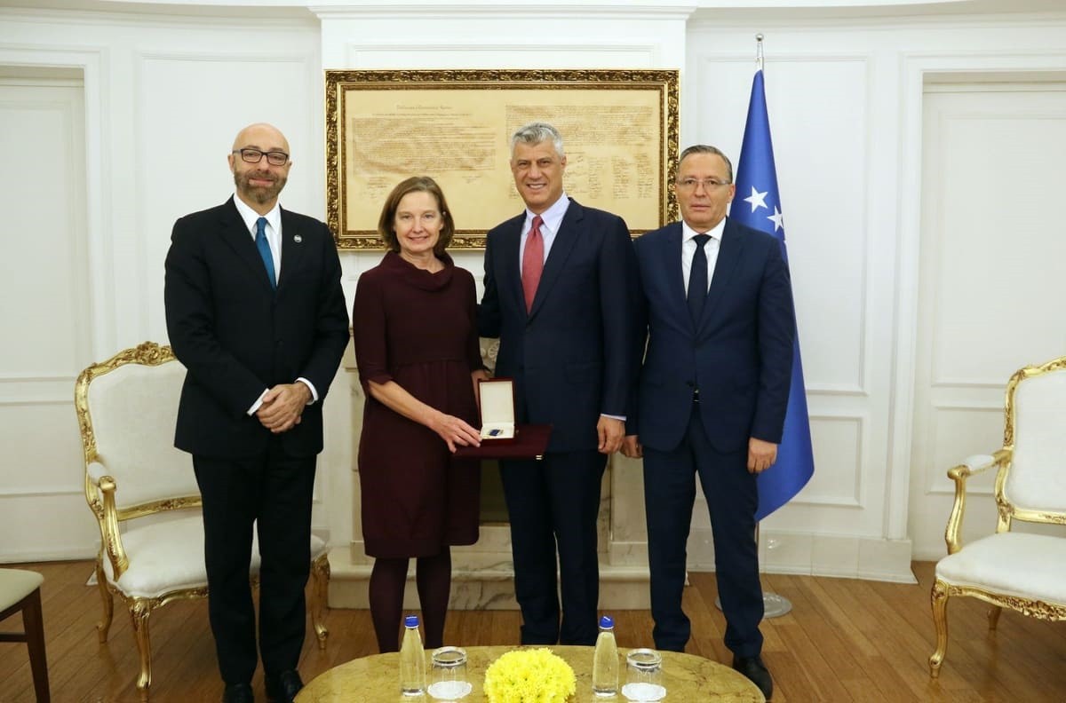Thaçi ndan dekoratë për Bankën Botërore në njëzetvjetorin e saj në Kosovë
