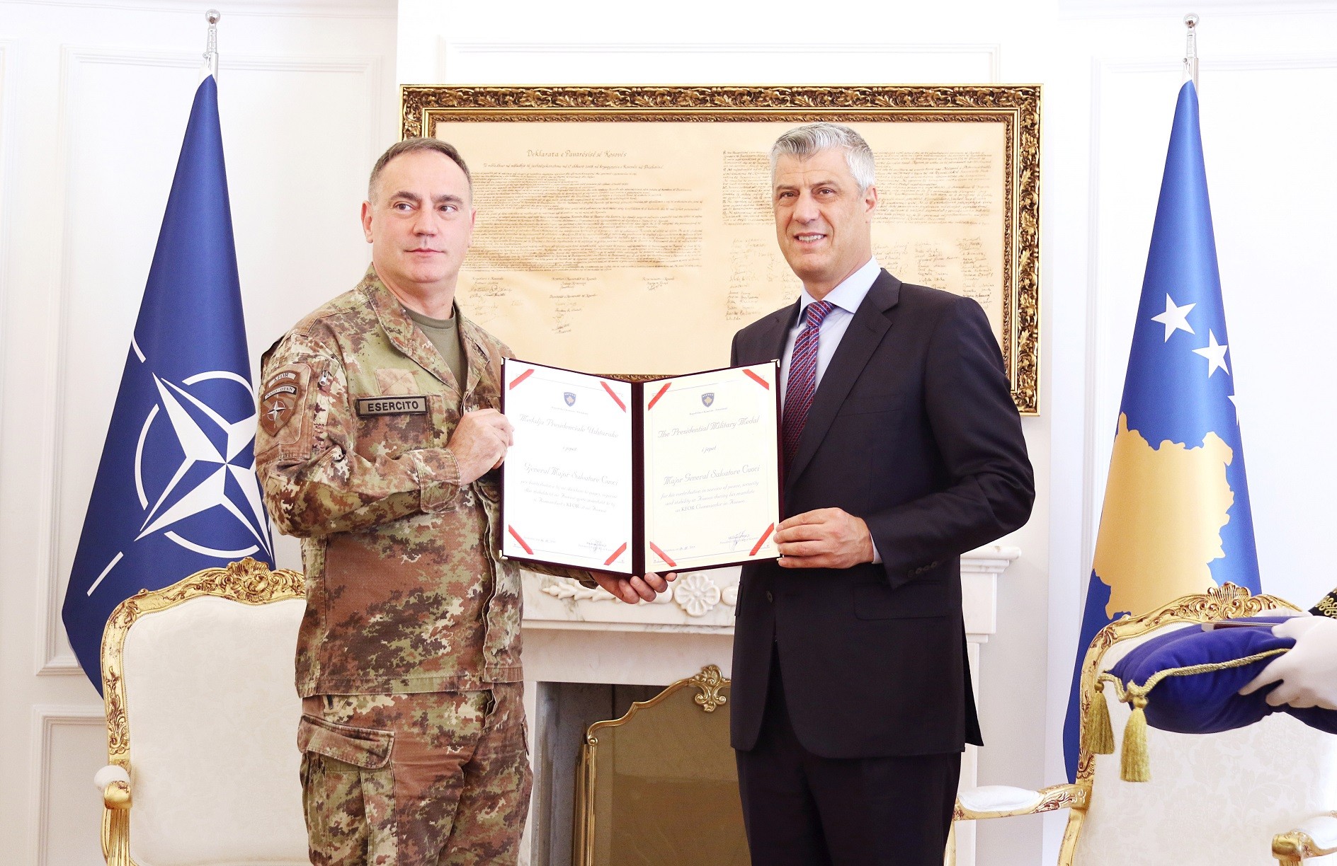 Thaçi ndau Medaljen Ushtarake për Shërbim në Kosovë për komandantin e KFOR-it
