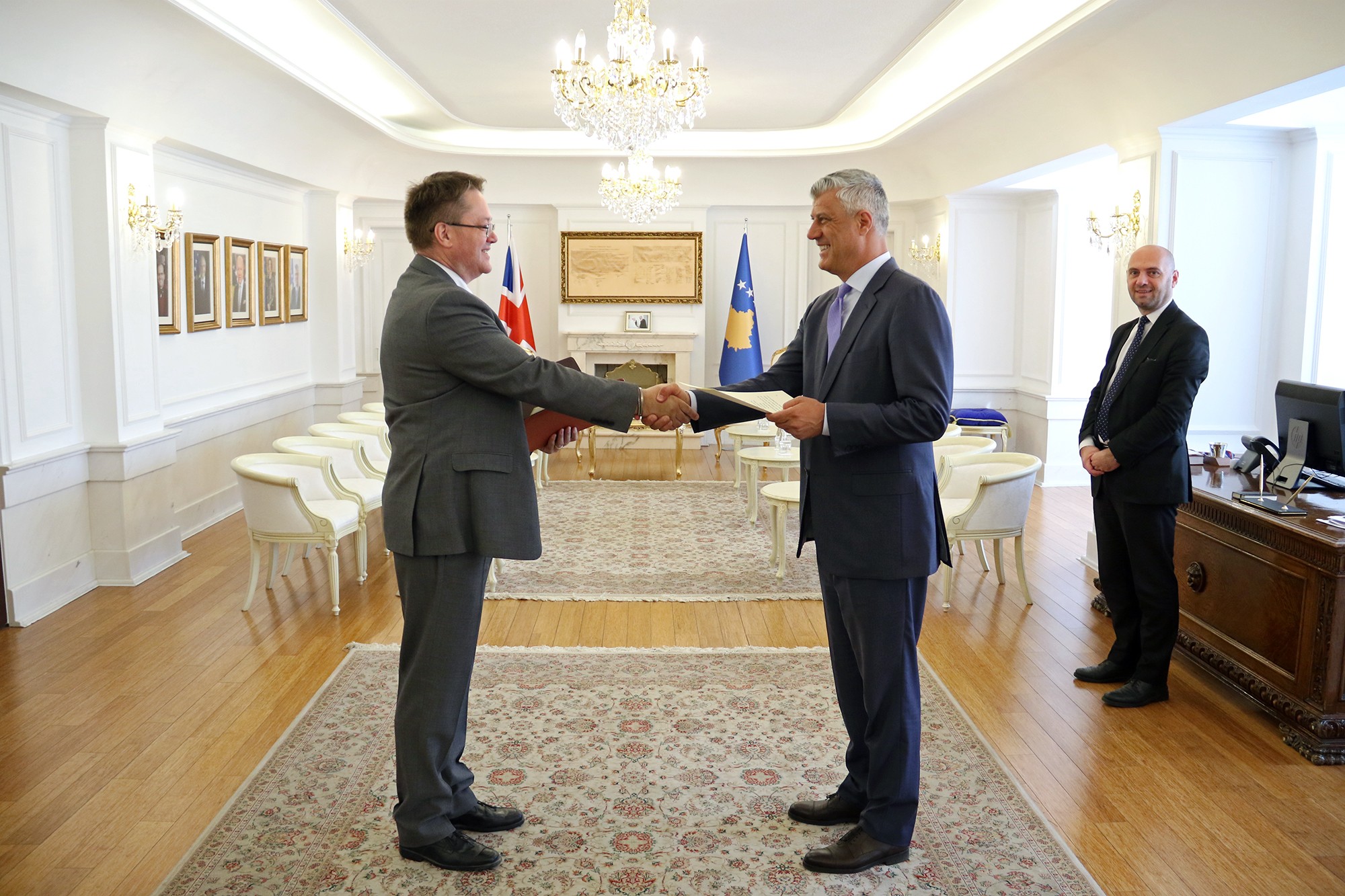 Presidenti Thaçi pranoi kredencialet nga ambasadori të Britanisë së Madhe