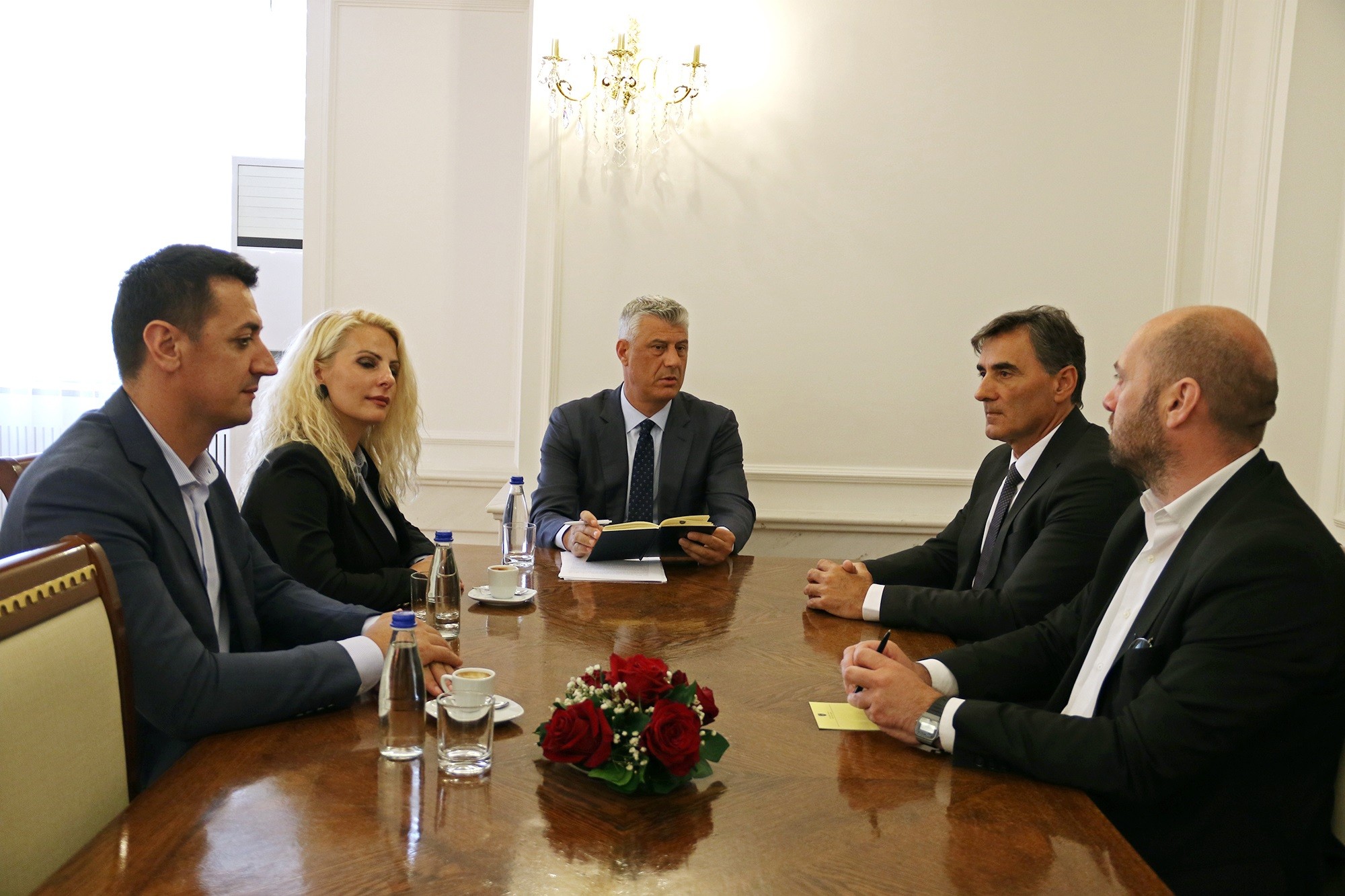 Thaçi vazhdon konsultimet me partitë politike, takon KDTP dhe VAKAT  