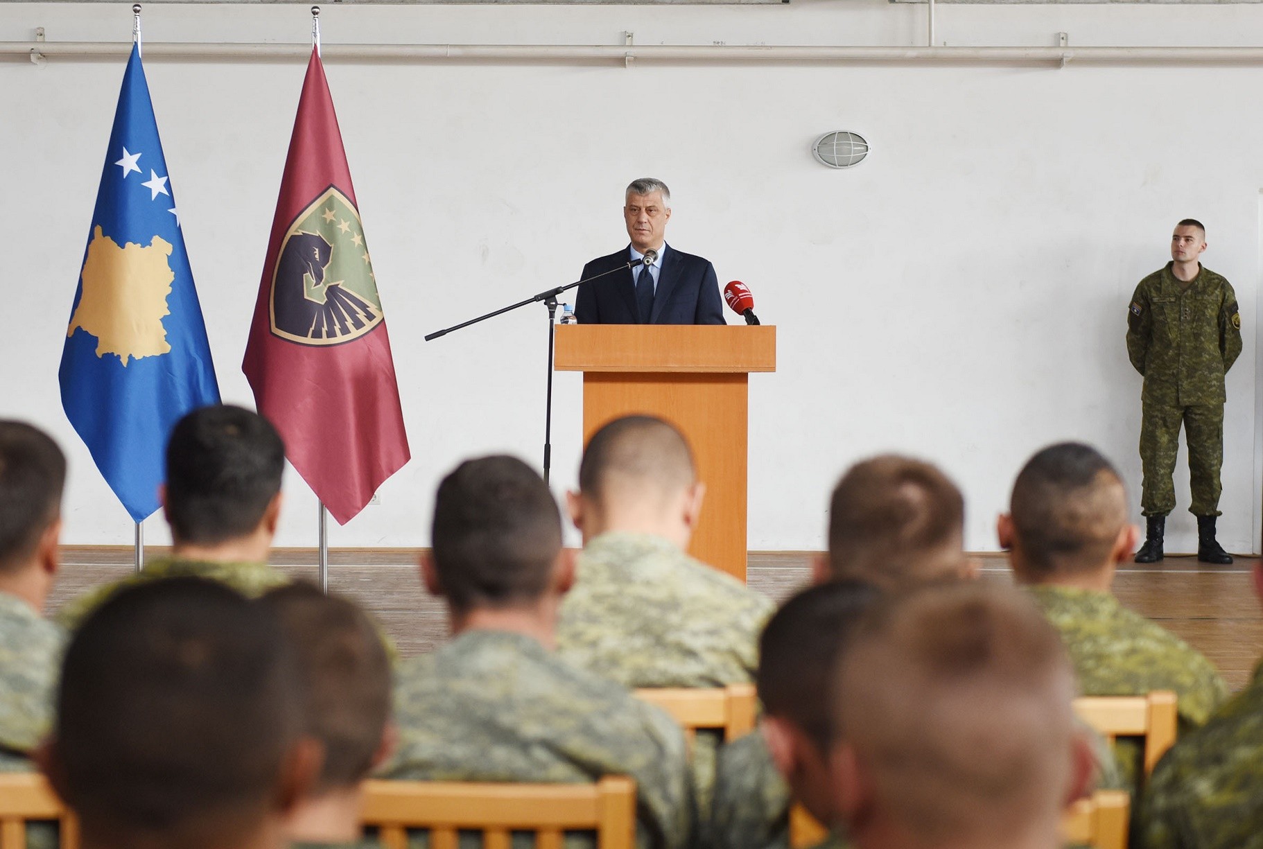 Presidenti Thaçi gradoi pjesëtarët e FSK-së nga radhët e komuniteteve