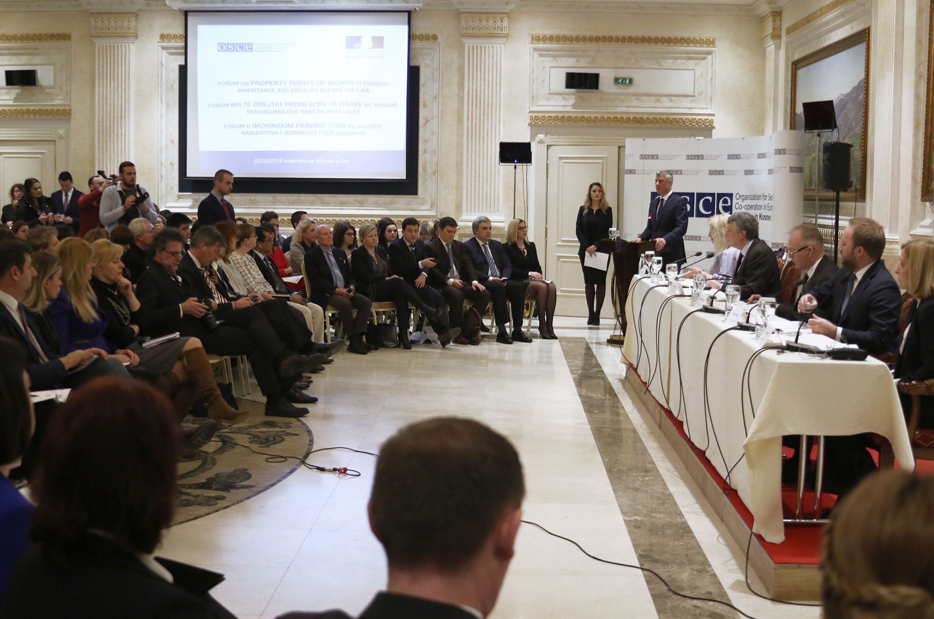 Presidenti kërkon angazhim për mbrojtjen e të drejtave të grave