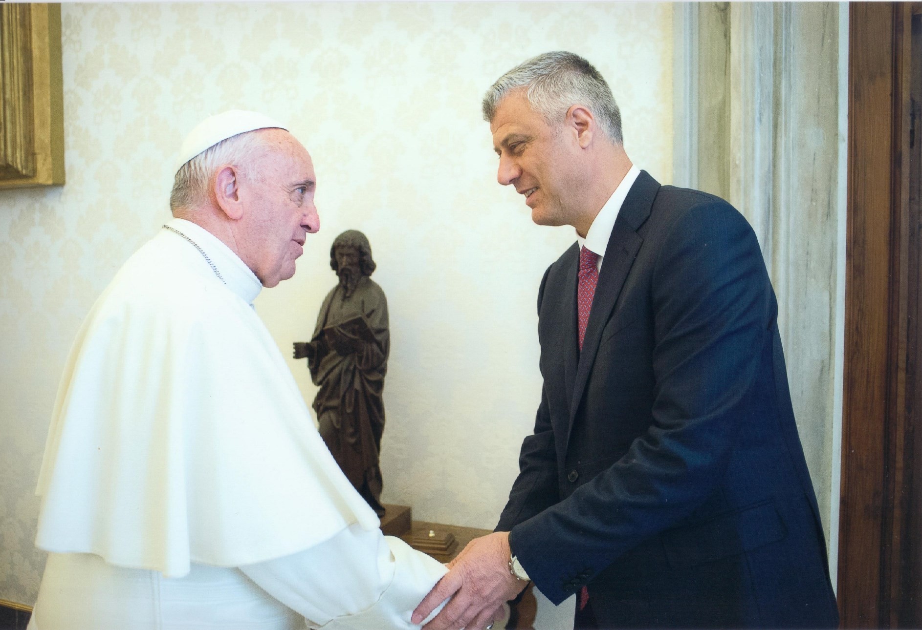 Presidenti Thaçi udhëton në Vatikan dhe Washington