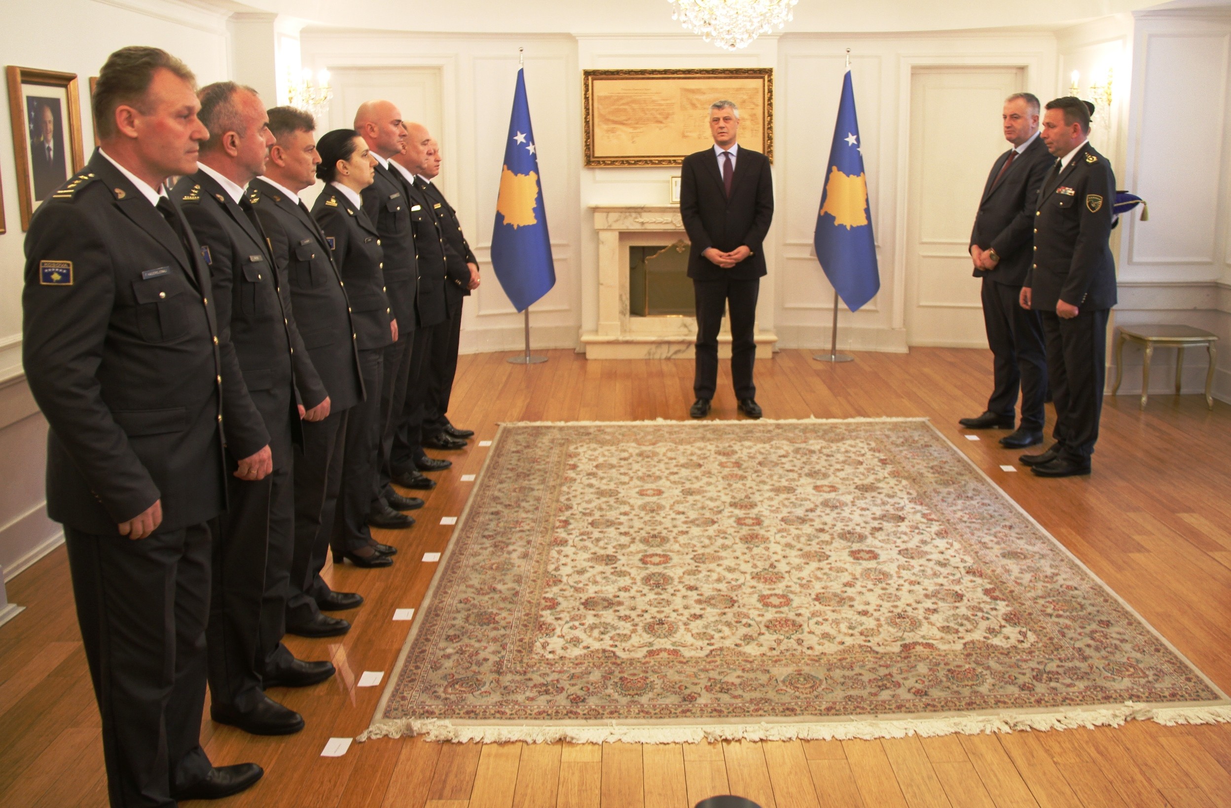 Presidenti Thaçi bënë gradimin e dy gjeneral brigade dhe pesë kolonelëve