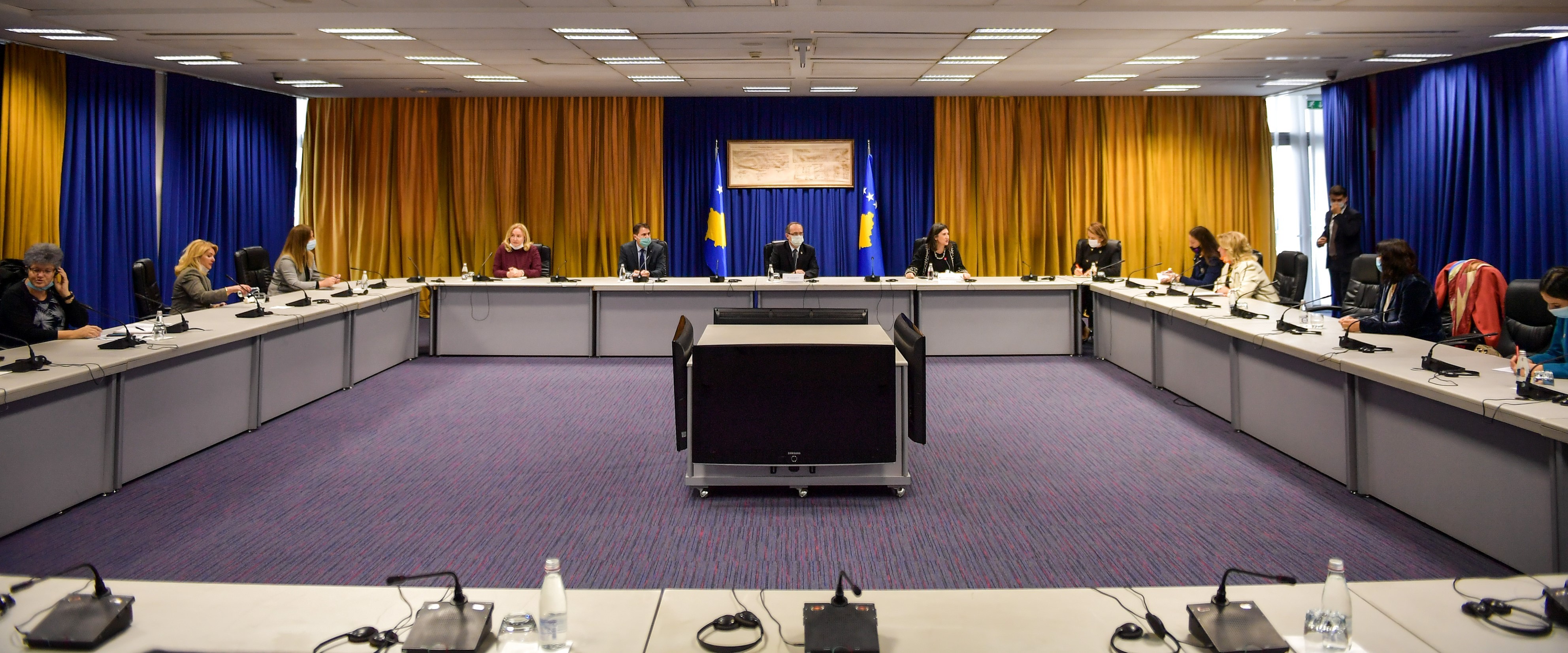 Kryeministri Hoti zotohet për mbështetje të rregullt financiare të strehimoreve