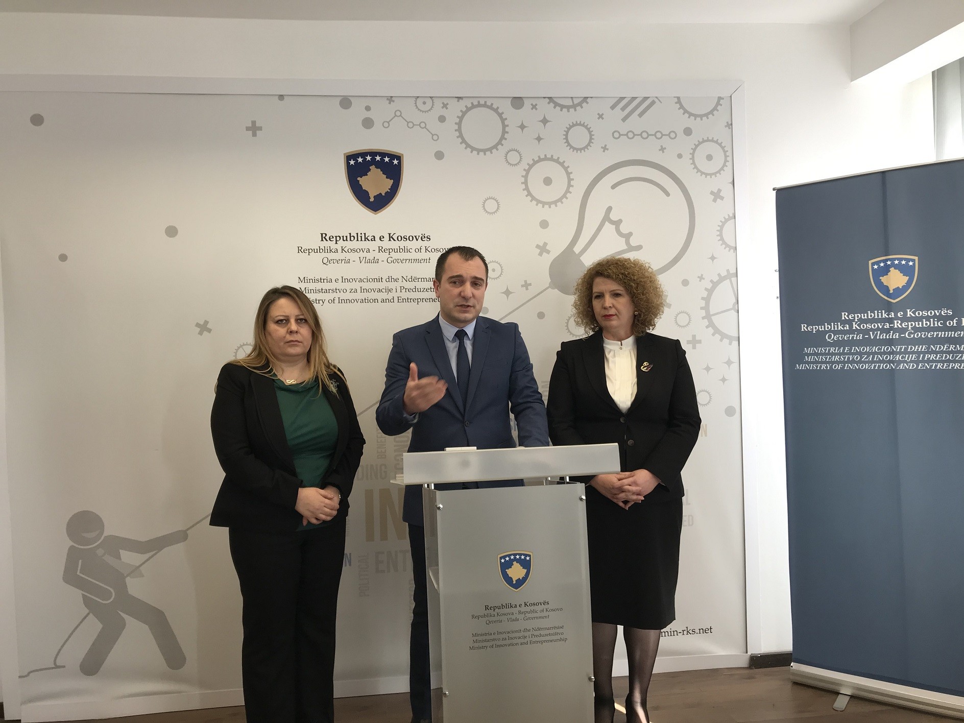 Ministri Shala u’a dorëzoi detyrën ministreve Hajdari e Bajrami