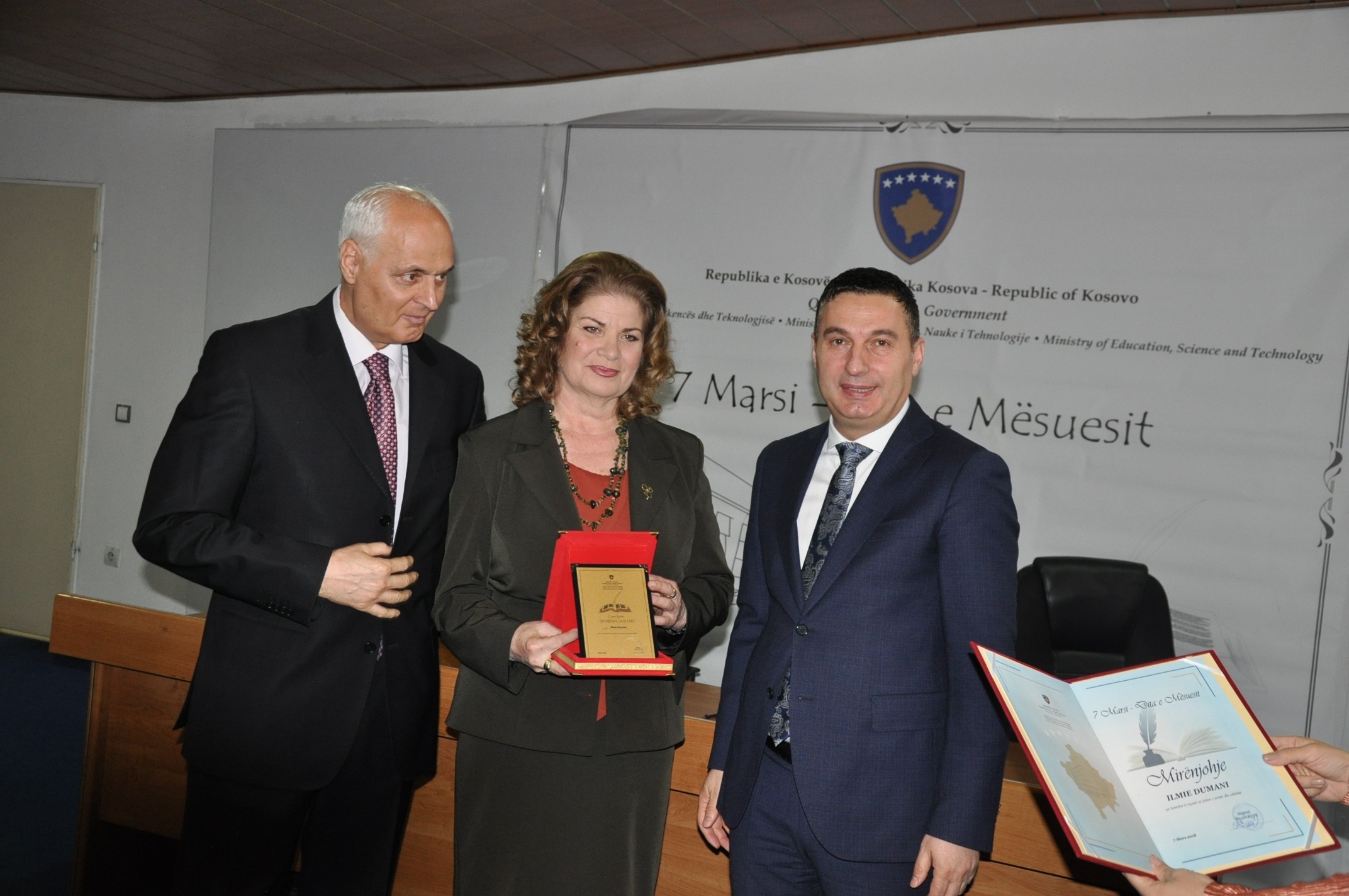 Në Ditën e Mësuesit, ministri Bytyqi ndau çmimin “Shaban Jashari”
