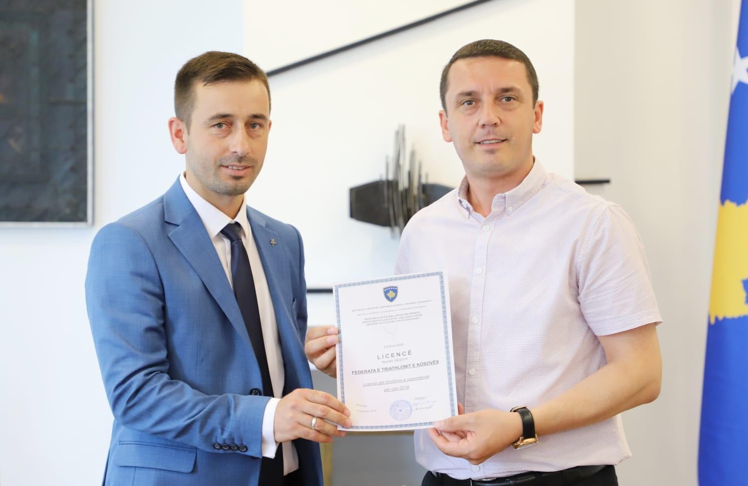 Jepen licencat për Federatën e Motoçiklizmit dhe Federatën e Triathlonit