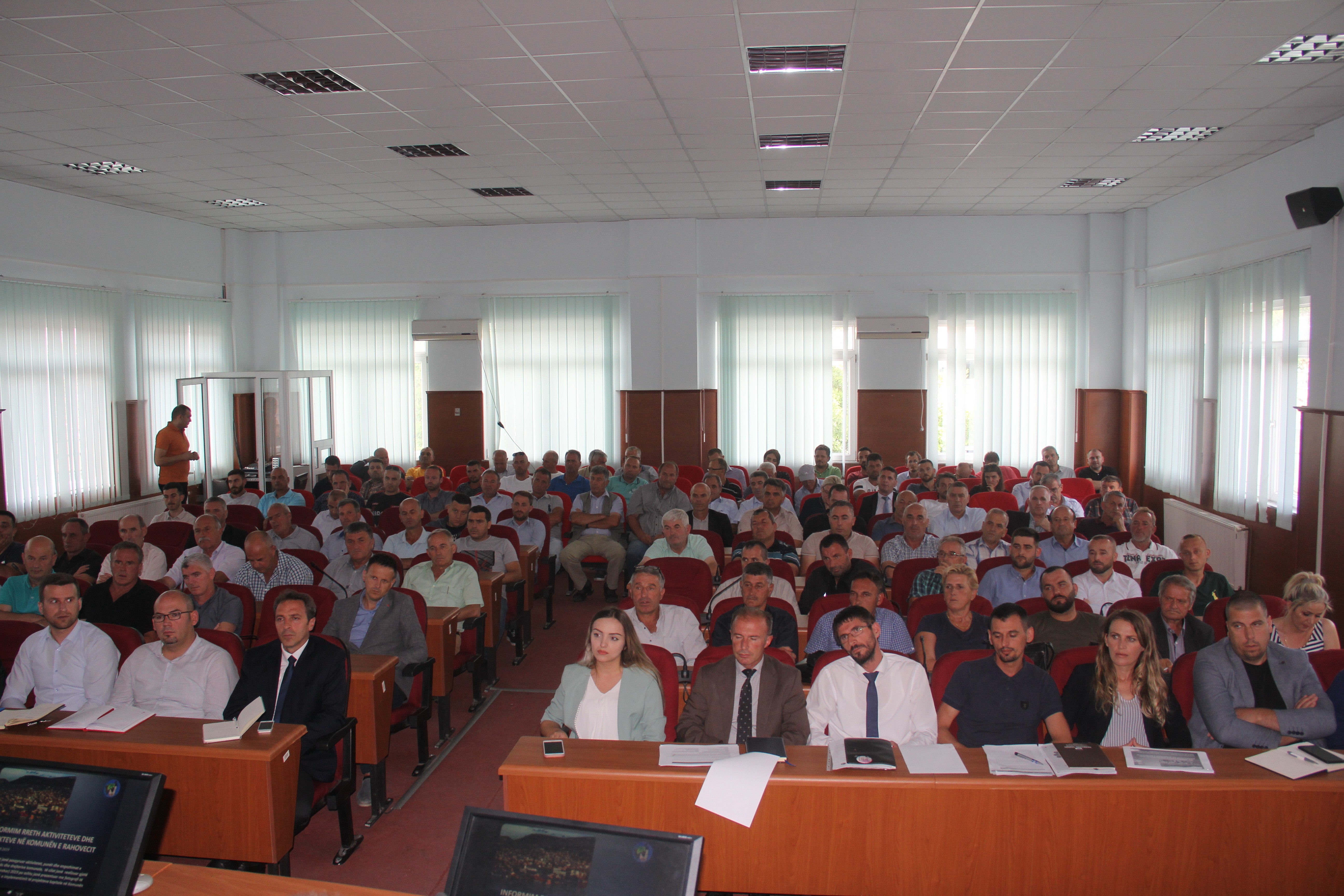 Komuna e Rahovecit mbanë debatin e parë publik me qytetarë