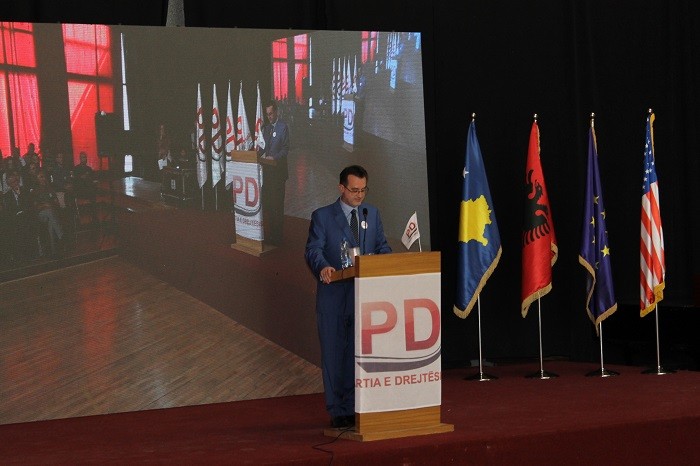 Ferid Agani rizgjidhet kryetar i PD-së edhe për një mandat