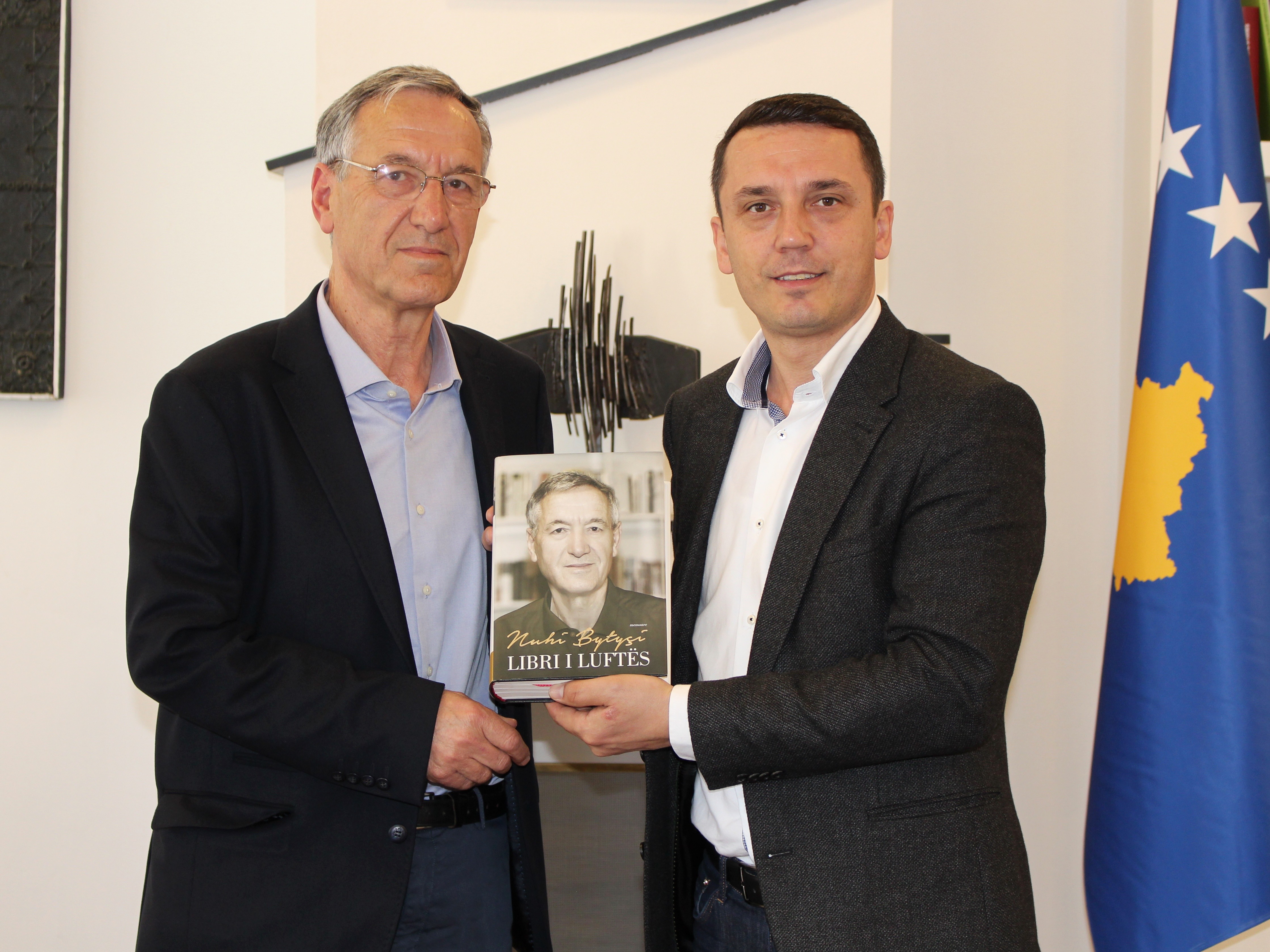 MKRS përgëzon gazetarin dhe publicistin, Nuhi Bytyçi për “Librin e luftës”