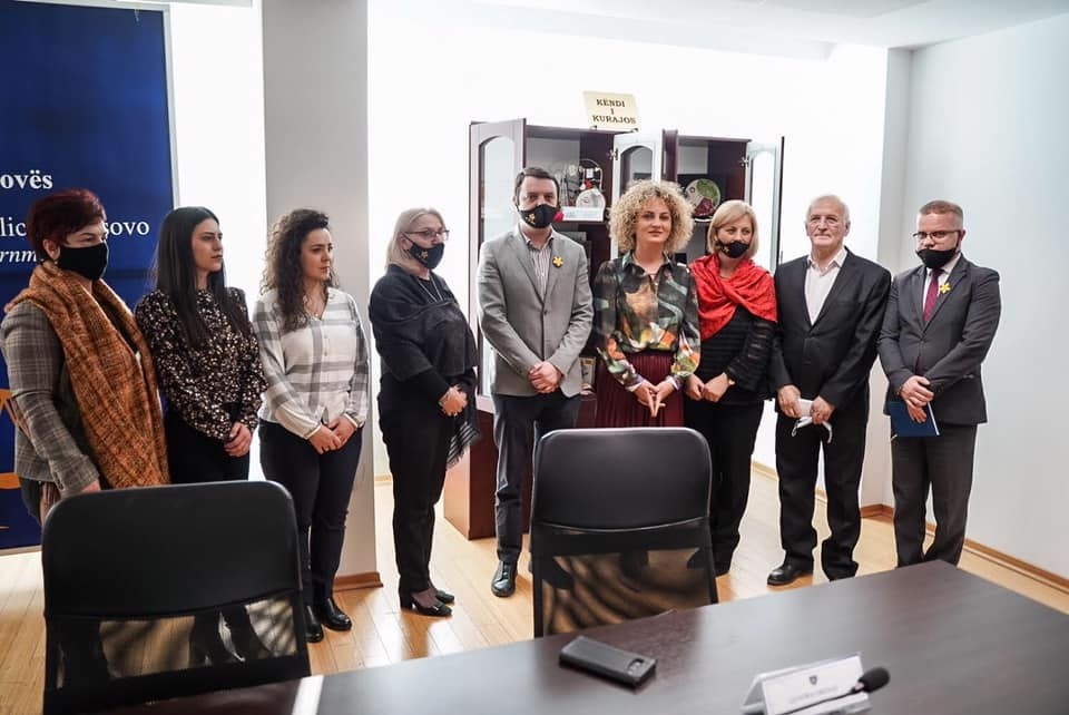 Në Ministrinë e Drejtësisë inaugurohet “Këndit të Kurajos”