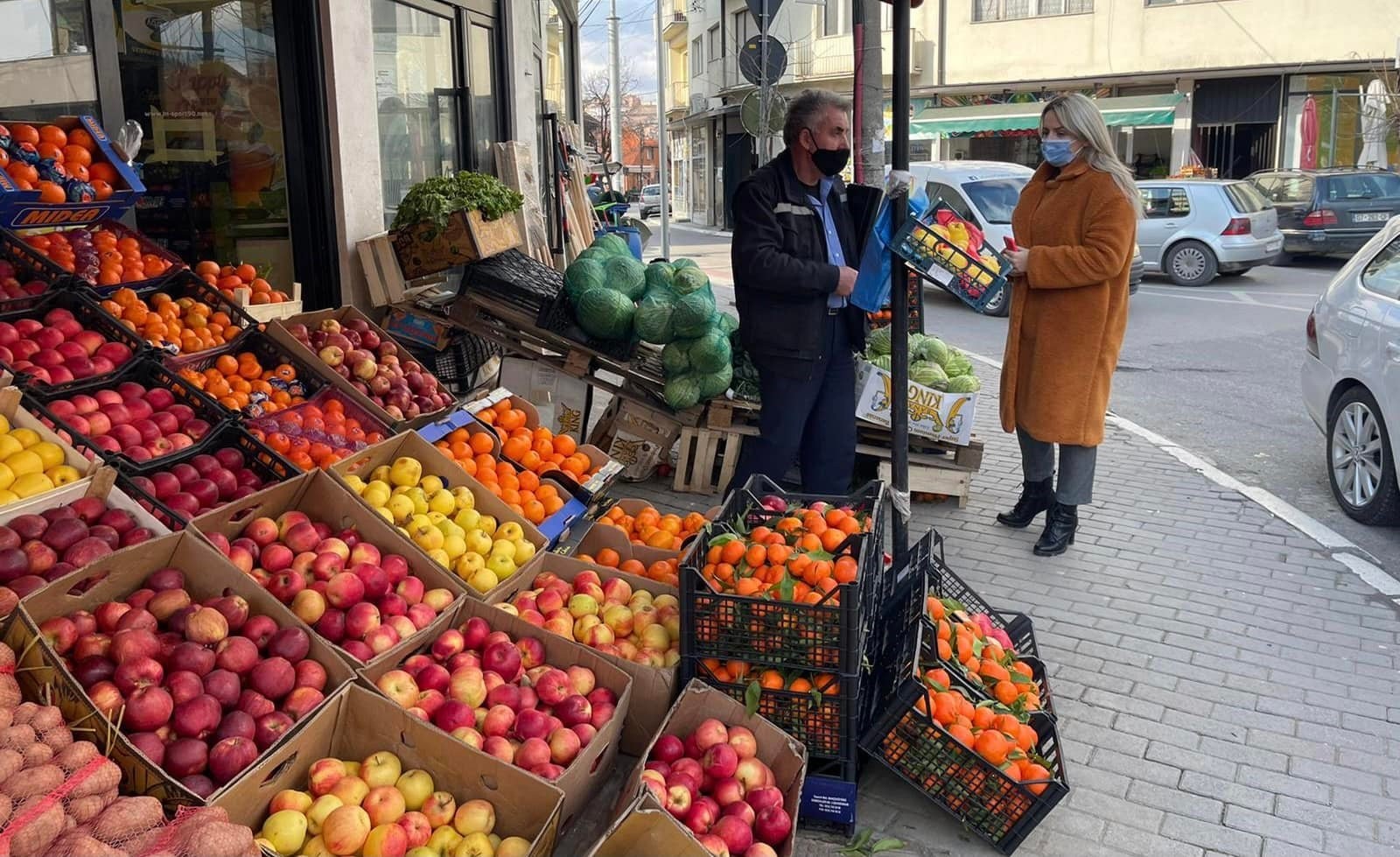 Inspektorët e Rahovecit lirojnë trotuaret dhe ekspozimin e mallrave 