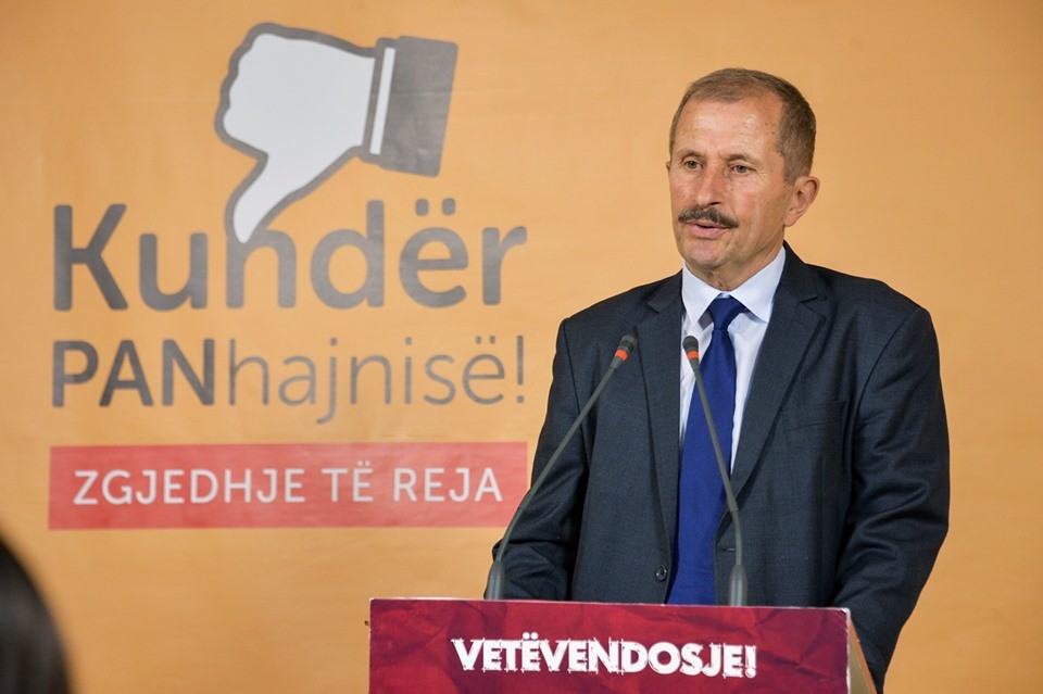 MASHT fsheh skandalin me parregullstitë e librave amzë