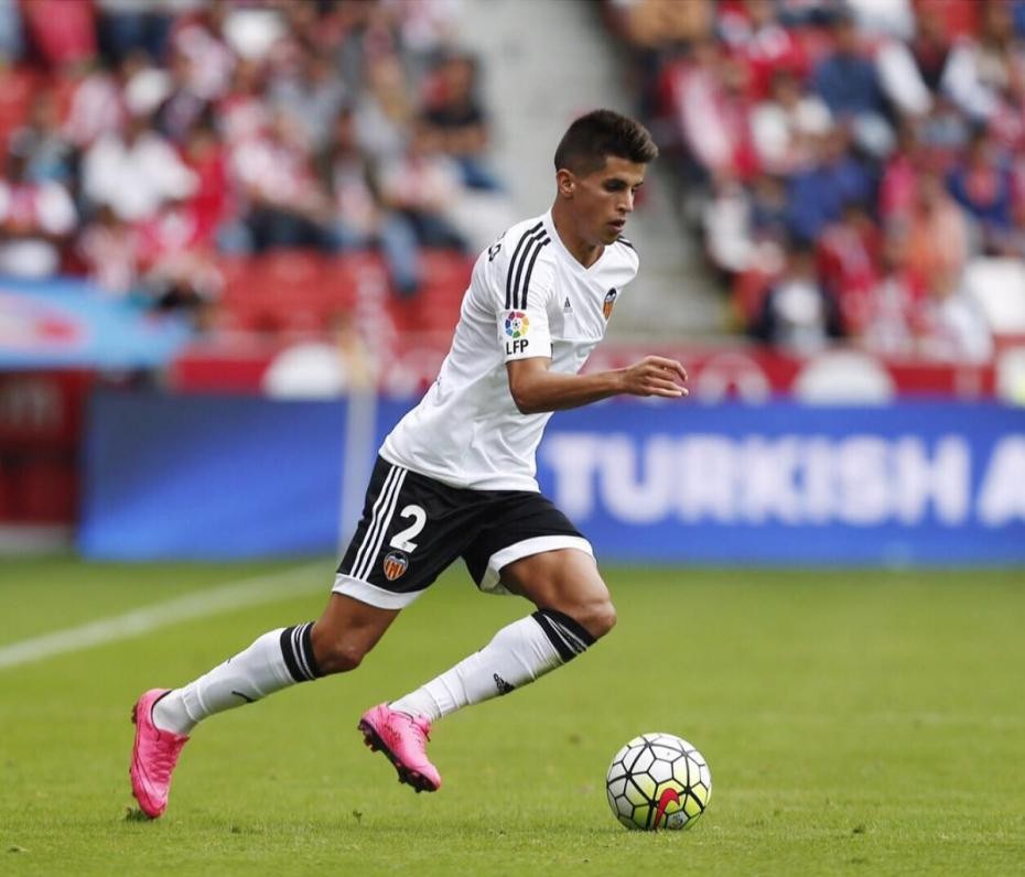 Valencia nuk pranon ofertën e Tottenhamit prej 22 milionë euro për Cancelo