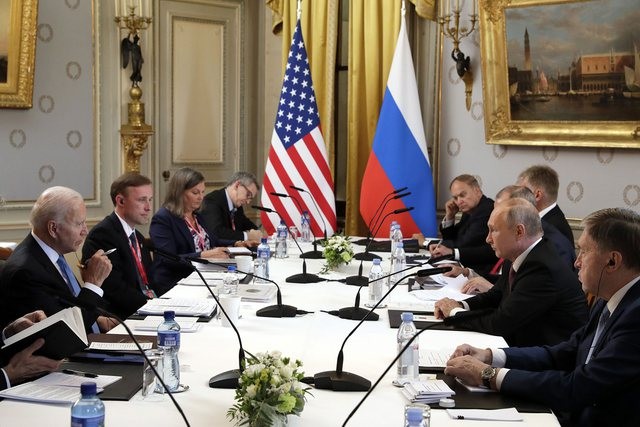 Presidenti amerikan Biden vendos “vijat e kuqe” për Putinin!