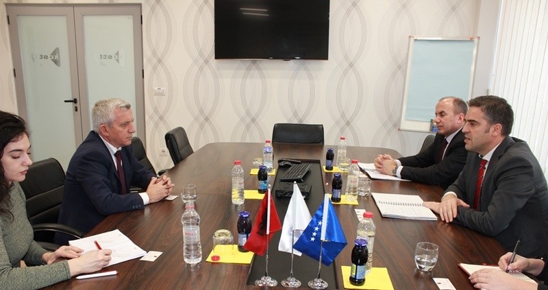 Minxhozi dhe Kadriu diskutuan për linjën 400 kV Kosovë-Shqipëri
