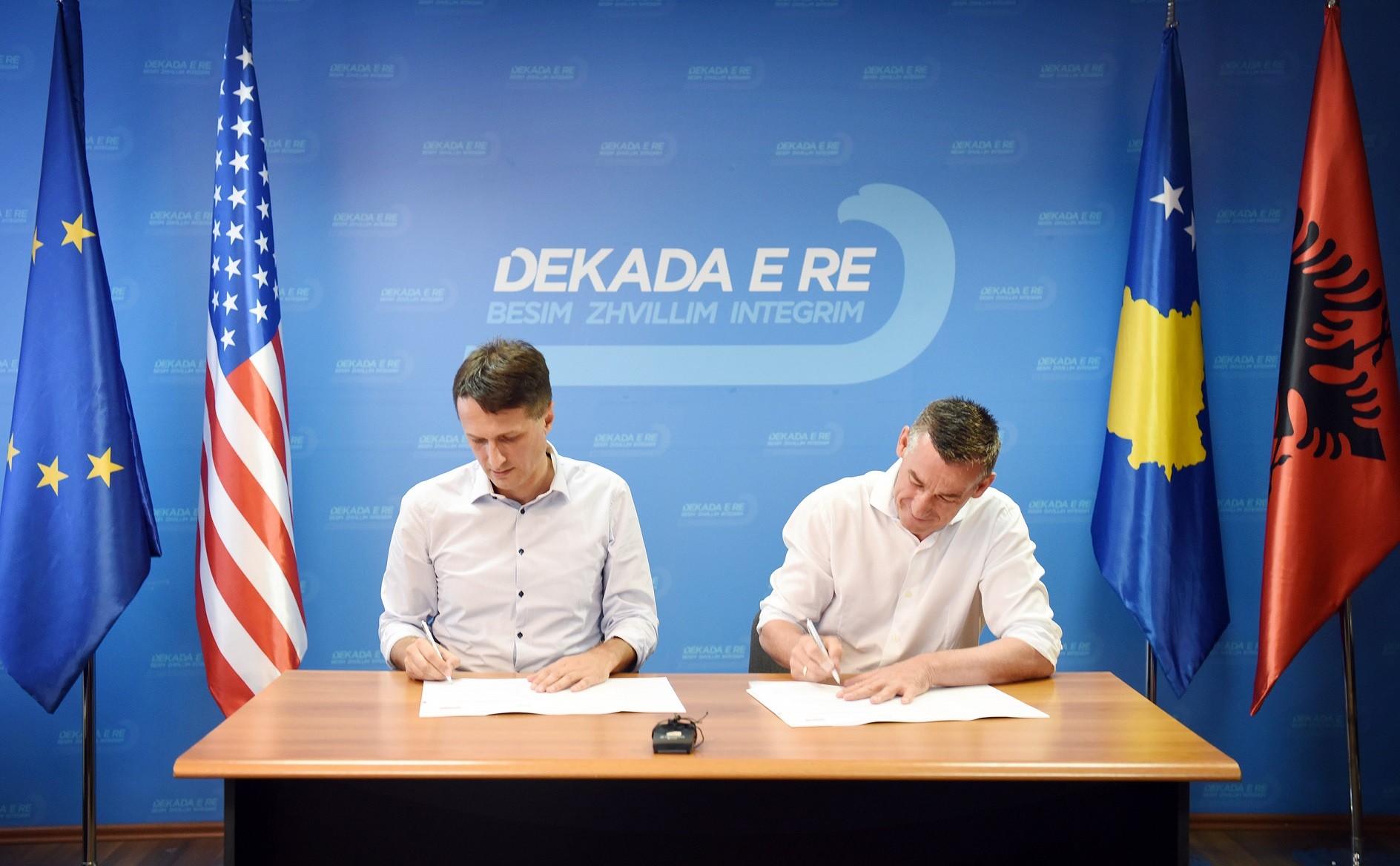 PDK dhe LB nënshkruajnë marrëveshje koalicioni    