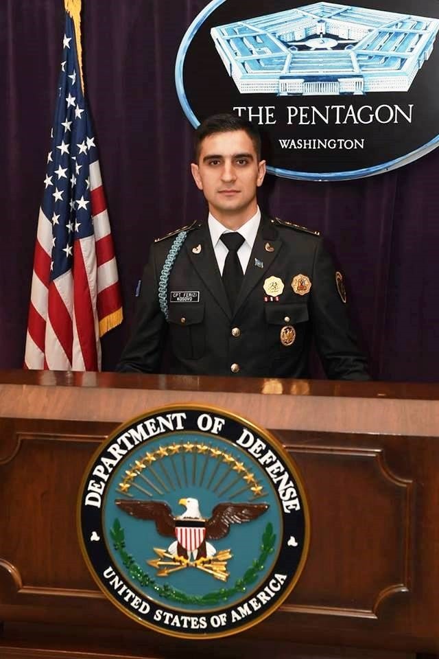 Kapiteni Bujar Ferizi nderohet me dy çmime në shkollën ushtarake në SHBA