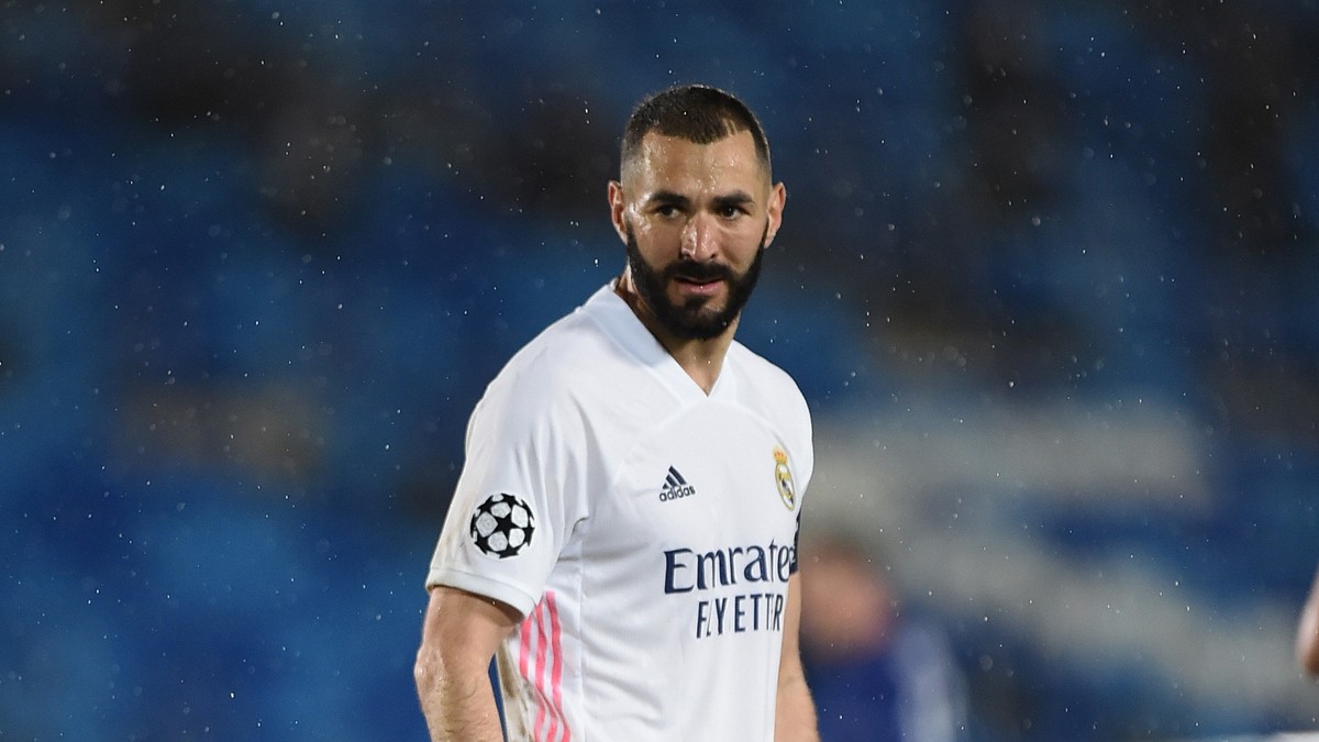 Real Madrid rinovon kontratën me Benzema-n