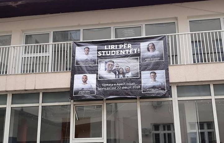 Të rinjtë kërkojnë lirimin e e katër aktivistëve të Vetëvendosjes