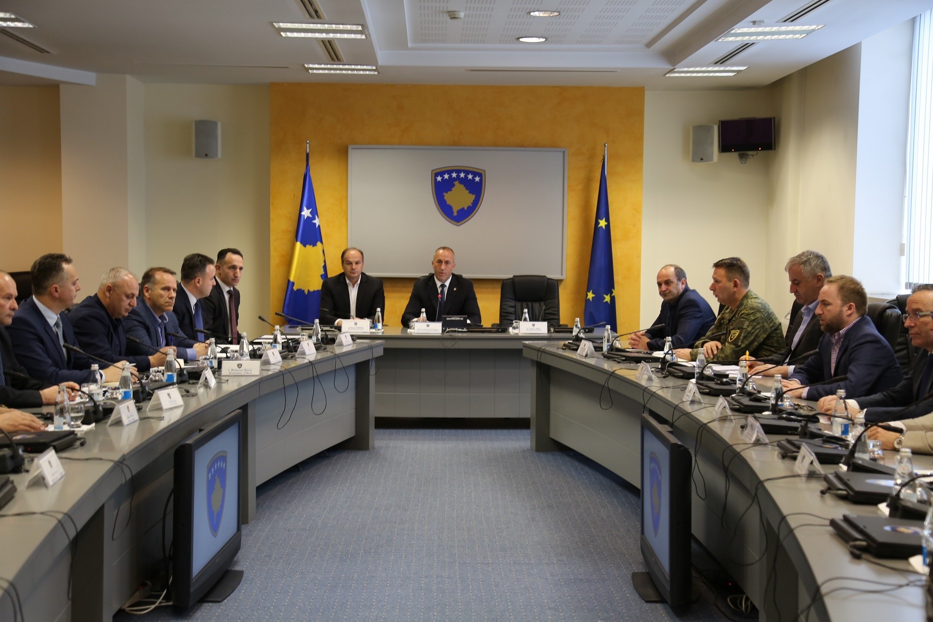 Haradinaj kërkon hetim gjithëpërfshirës për deportimin e shtetaseve turq