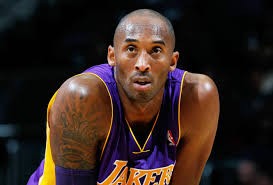 Vdes në aksident ajror ylli i basketbollit Kobe Bryant