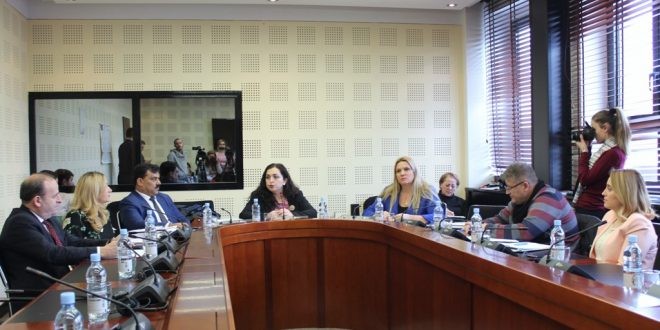 Komisioni për Punë të Jashtme shqyrton Platformën për dialogun Kosovë - Serbi
