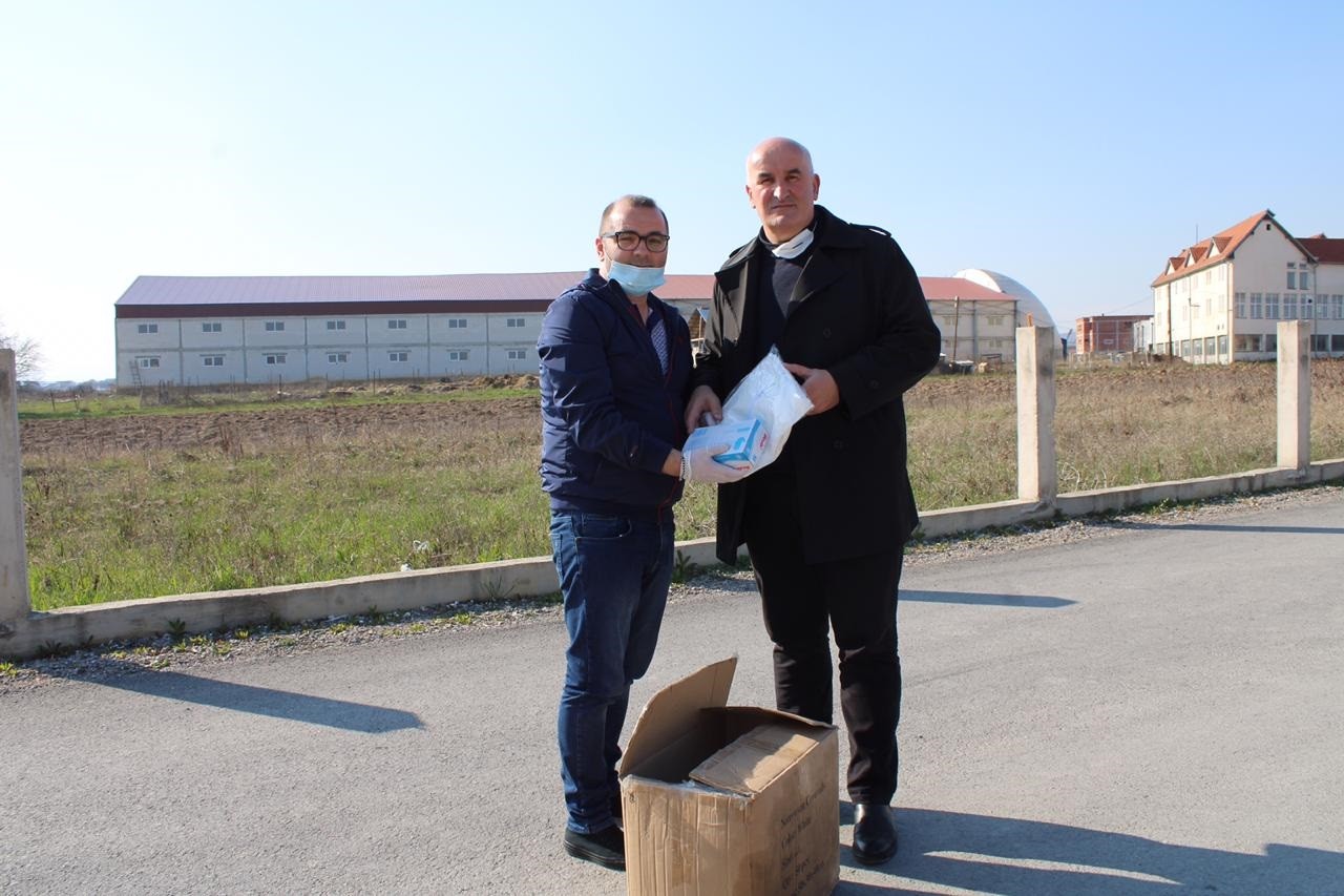 Gjilani mbështetë Vitinë me rroba mbrojtëse kundër Covid19