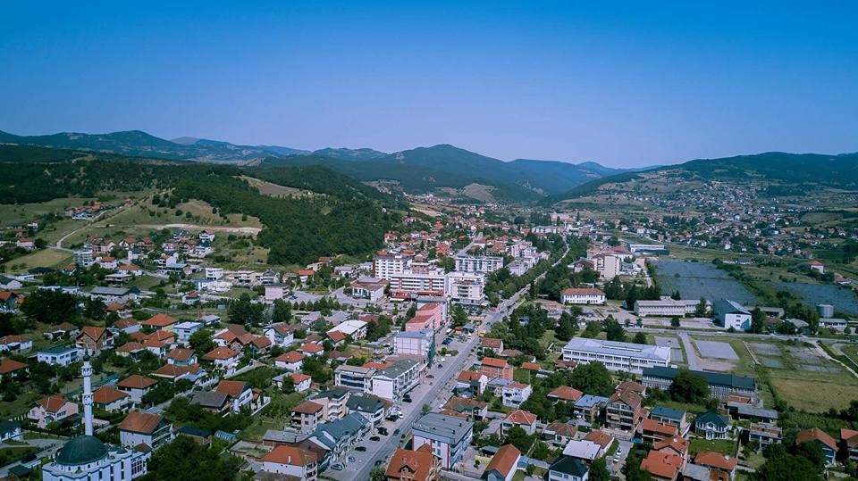 Shkollat, transporti dhe rrugët në gjendje të rëndë në Kamenicë