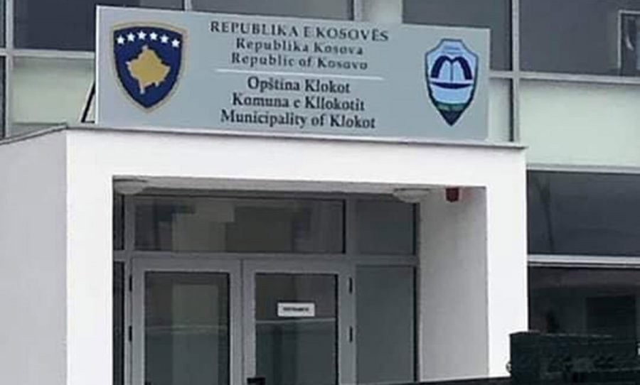 Kryetari i Kllokotit largon në mënyrë kolektive 51 të punësuar,