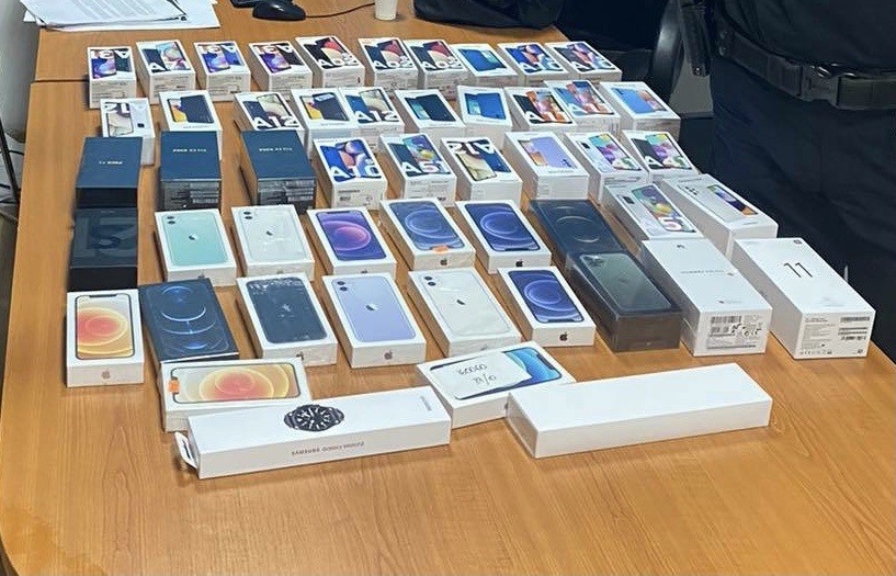 Dogana konfiskon 61 telefona të kontrabanduar