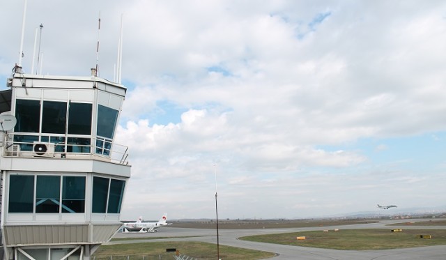Ministria e Infrastrukturës i shkeli rregullat kur lejoi aterrimin e aeroplanit që mori gylenistët
