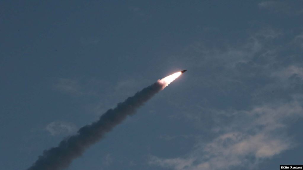 Koreja e Veriut teston raketë balistike