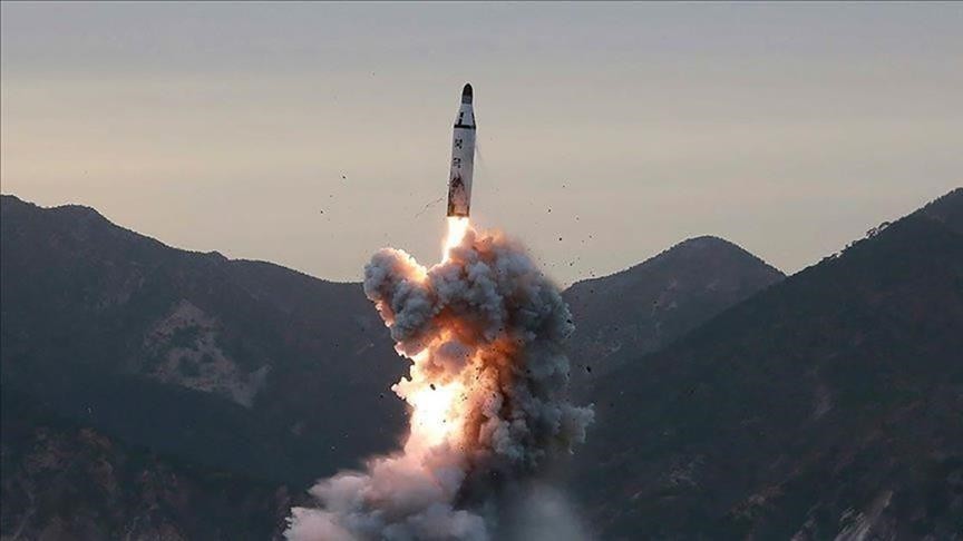  Koreja e Veriut lëshon një raketë 'të dyshimtë' 