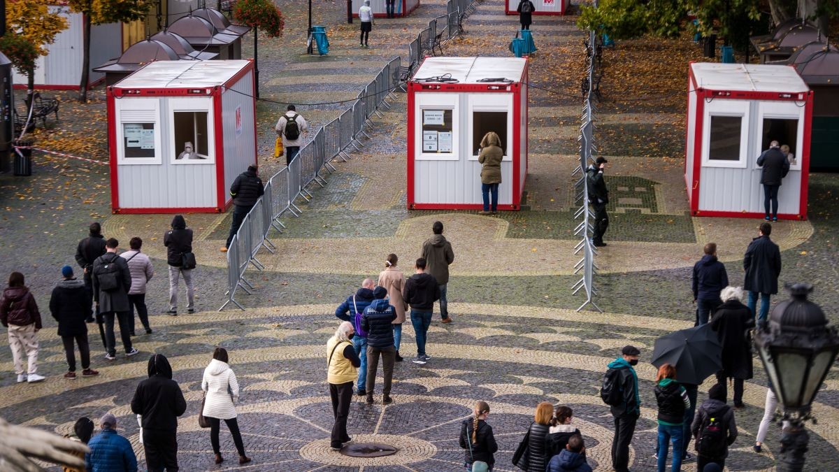 Sllovakia mbyllë të gjitha restorantet dhe bizneset për frenimin e COVID-19