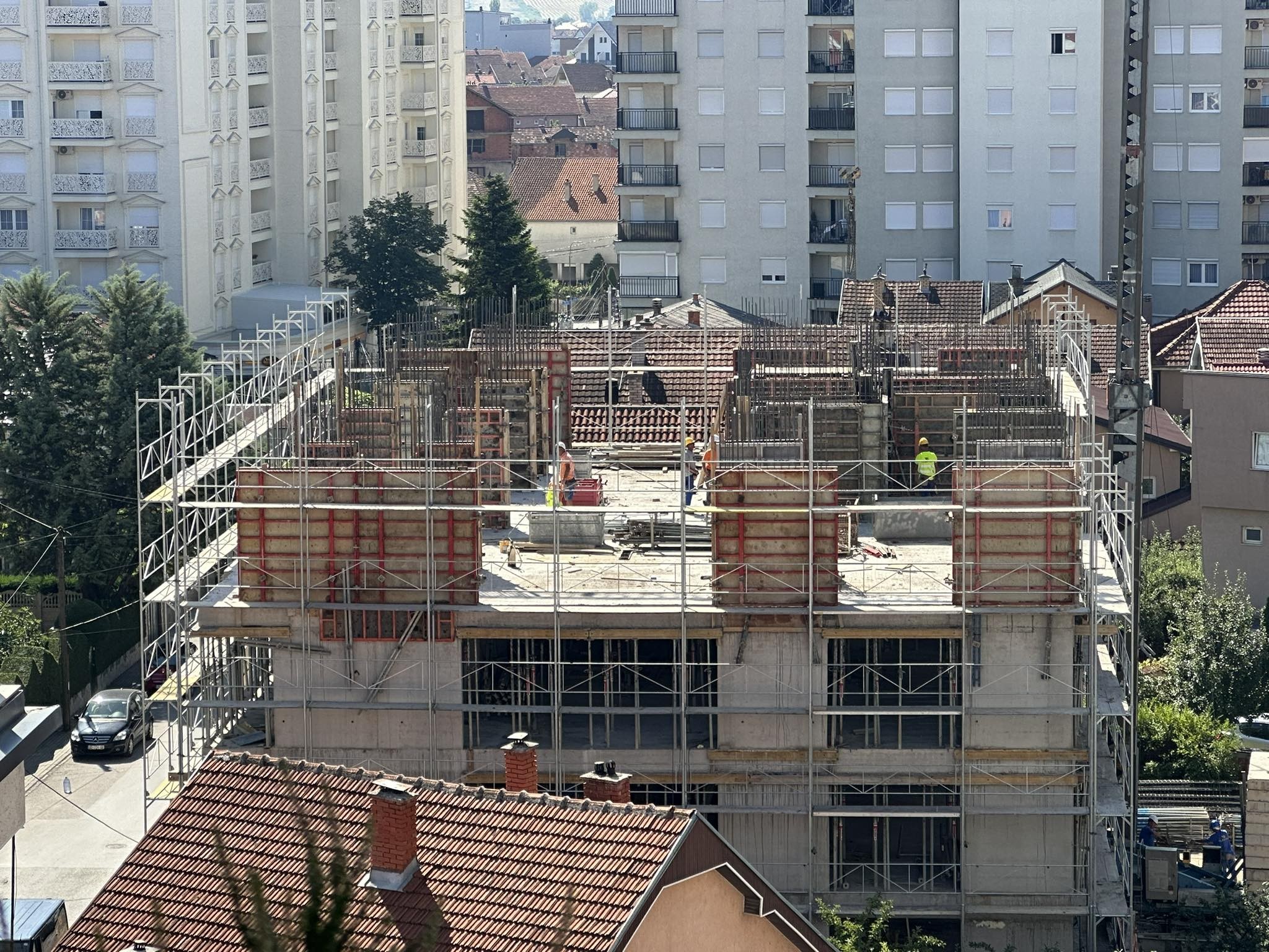 Komuna e Ferizajt vazhdon ta mbështesë krimin urbanistik