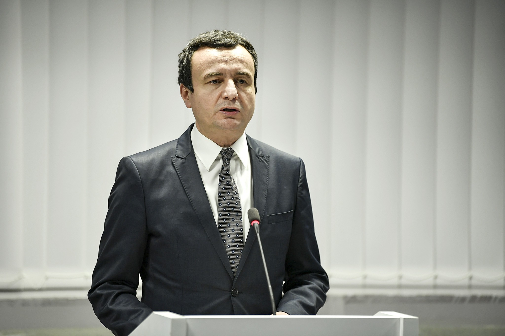 Kurti u bën thirrje serbëve të Kosovës të ruajnë qetësinë