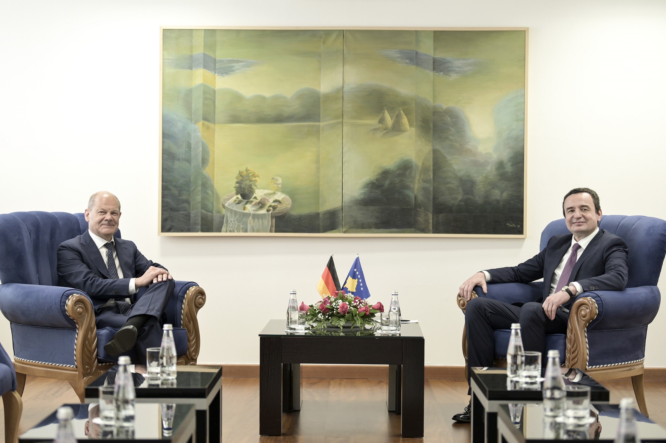 Kryeministri Kurti priti me nderime të larta Kancelarin e Gjermanisë, Olaf Scholz