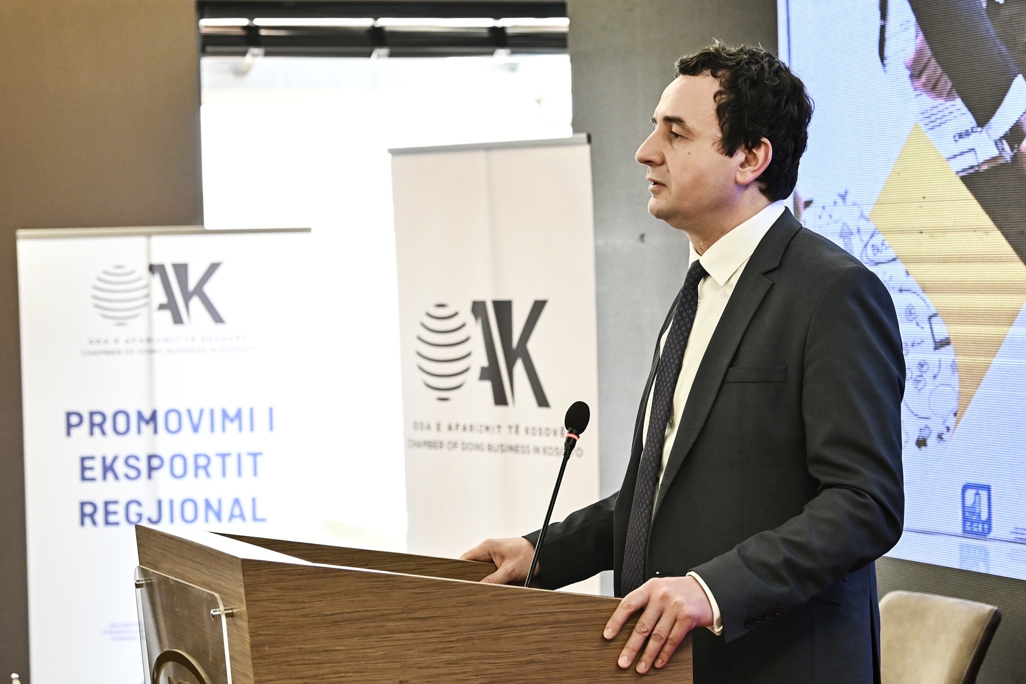 Kurti: Nuk mund të ketë pagë nën 350 euro në sektorin privat