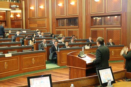 Kryeministri Hoti, ministrat Veliu dhe Likaj raportojnë në seancën e Kuvendit