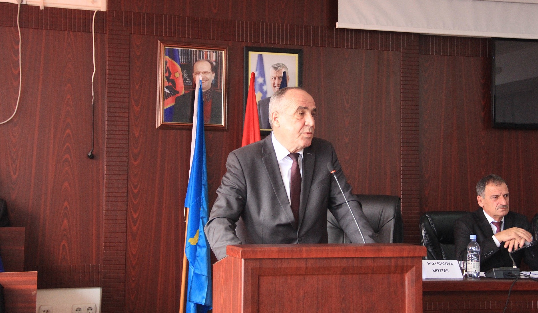Haki Rugova dhe 27 asamblistët e rinj të Istogut betohen solemnisht