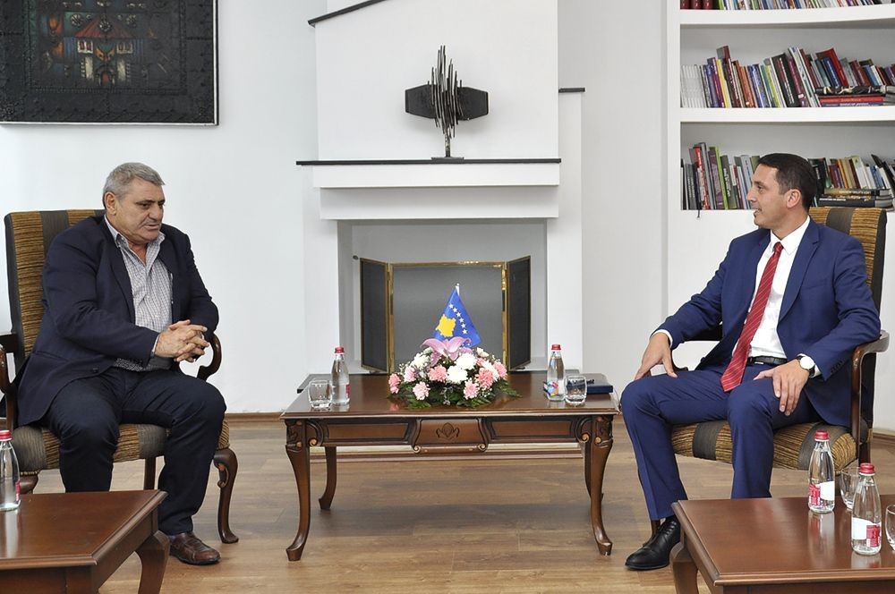 Ministri Gashi viziton Federatën e Futbollit të Kosovës