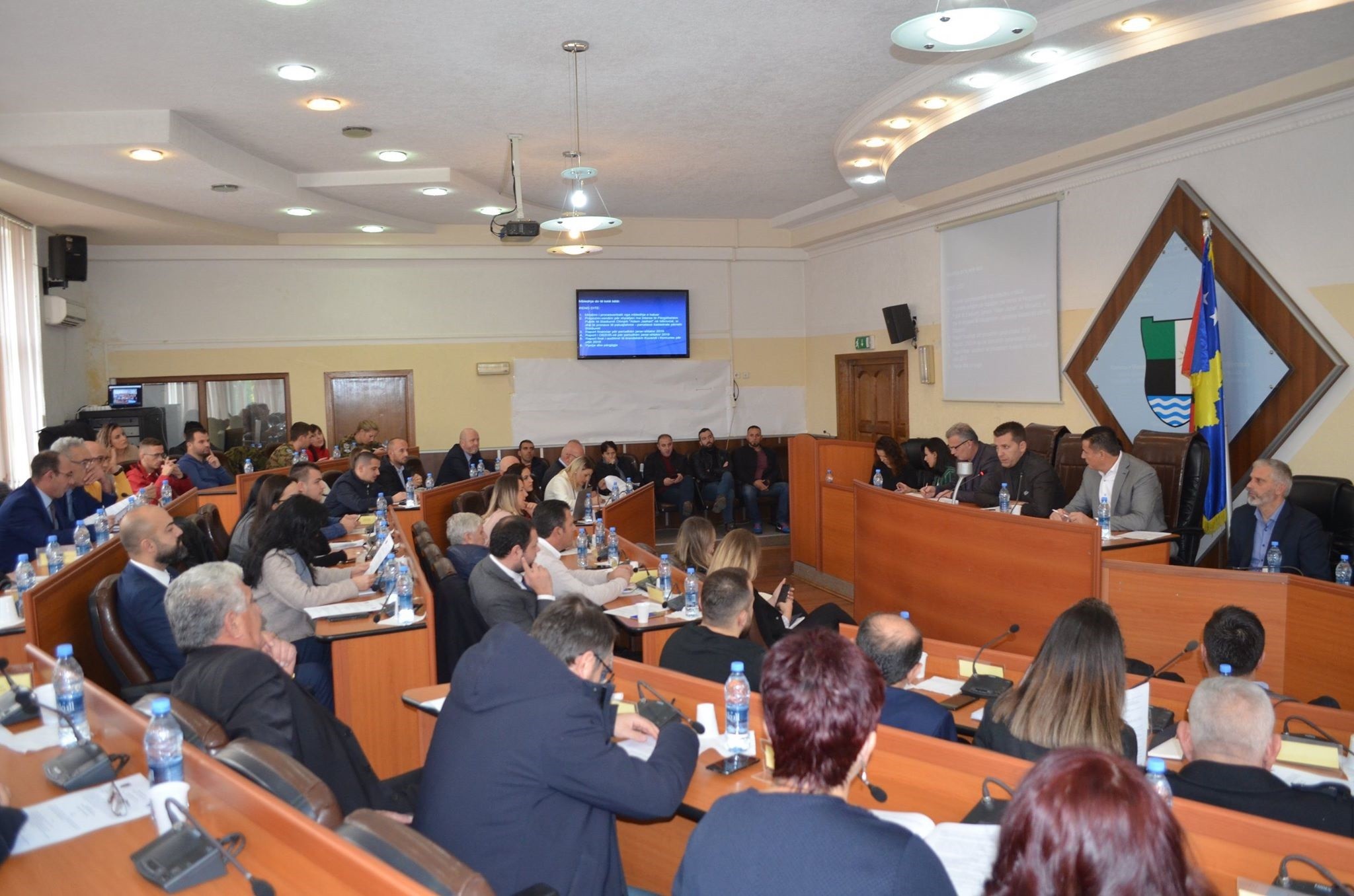 Kuvendi Komunal i Mitrovicës ndan 20 mijë euro për Shqipërinë