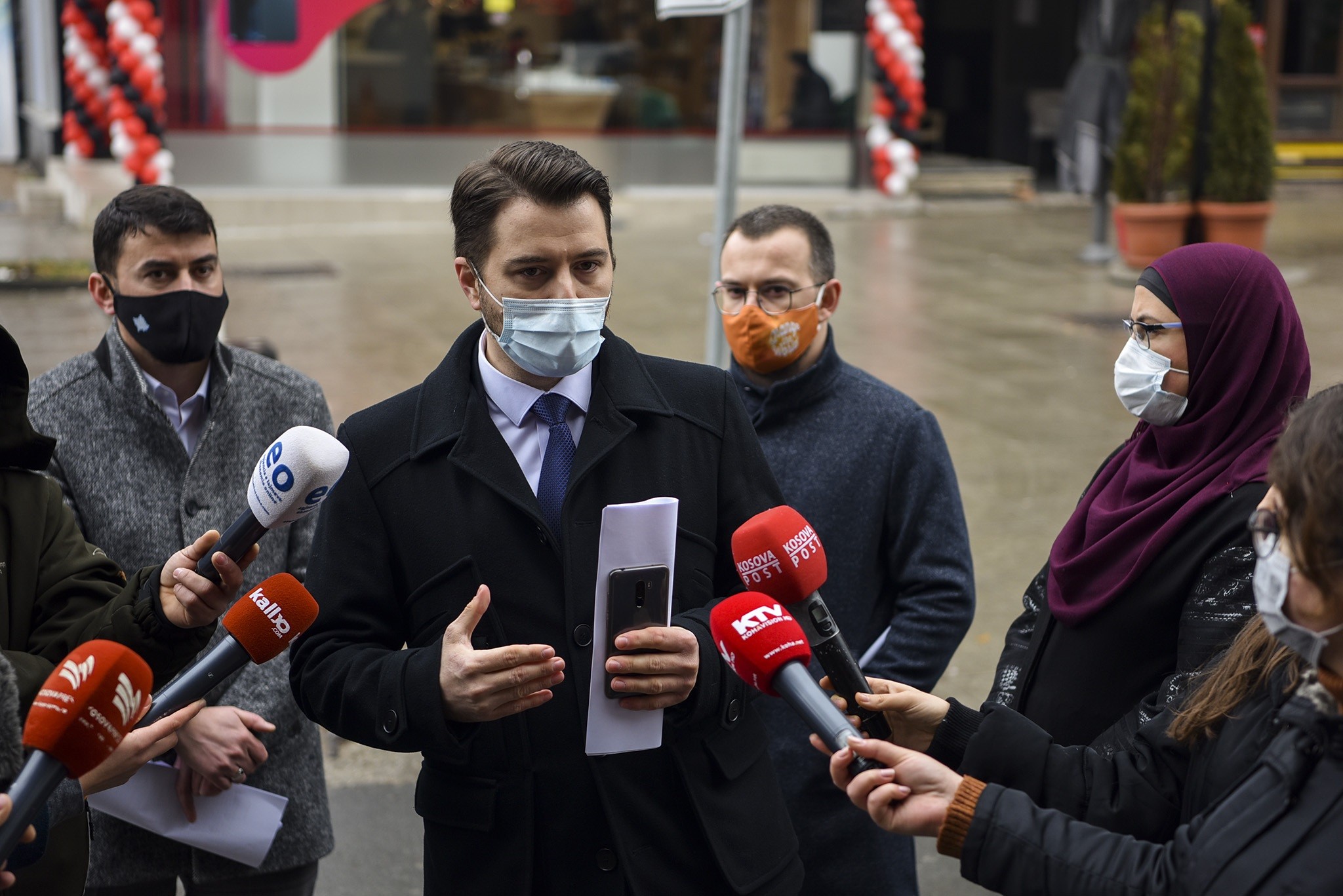 LVV dorëzuan kallëzim penal ndaj Ministrit Zemaj dhe Valbon Krasniqit